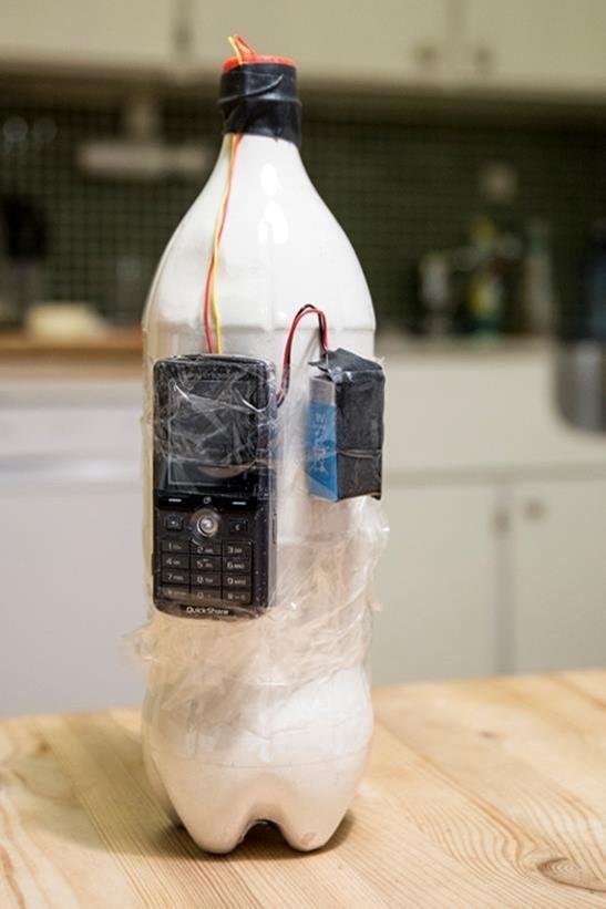 TSA CBT Test X-ray: obvious example of an IEDs composed of a plastic bottle, cellphone, and wiring